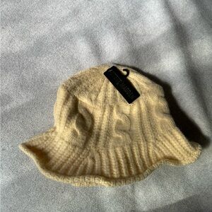 Steve Madden bucket hat with moldable brim